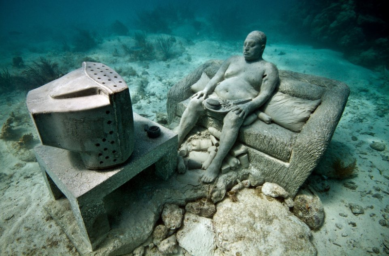 Illustration for article titled The Astonishing Treasures of Underwater Art Galleries